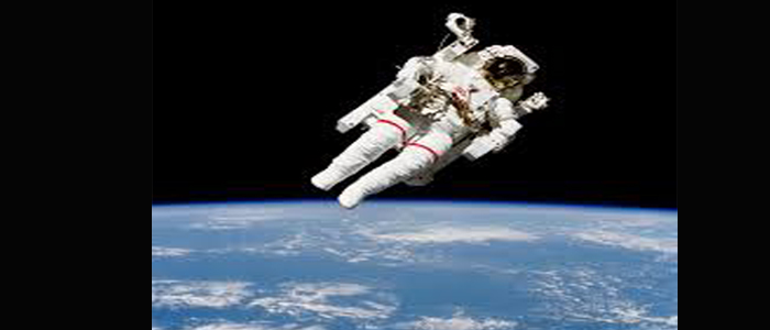 মহাকাশে মহাকাশচারীরা ভাসে কেন
