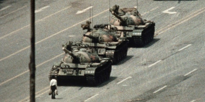 তিয়েনআনমেন স্কোয়ারের সেই ব্যক্তি | সববাংলায় তিয়েনআনমেন স্কোয়ারের সেই ব্যক্তি