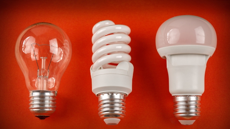 পুরনো দিনের বাল্ব হলুদ কিন্তু CFL বা LED বাল্ব সাদা হয় কেন